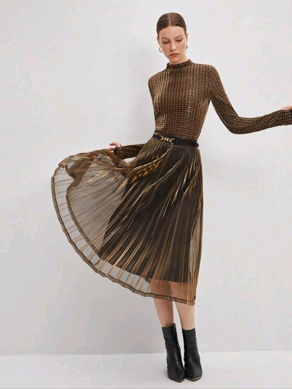 Gold Long Sleeve Top & Skirt Set – Size M | Elegant Matching Outfit